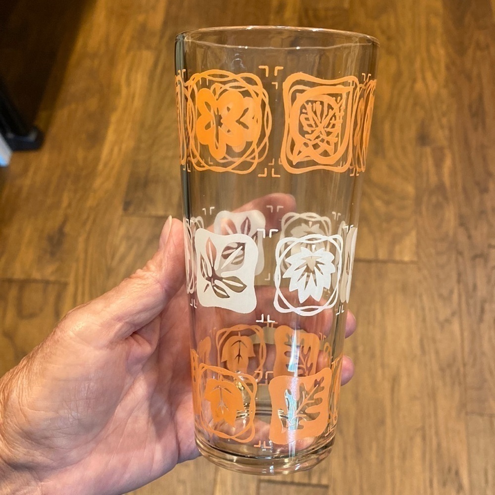 VINTAGE~1960’s~2 PEACH & WHITE GLASSES~BOXED LEAVES DESIGN~NEW CONDITION~G12